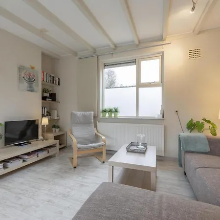 Stylish With A Large Garden