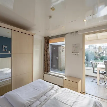 בית נופש In Sint Maartenszee Near *