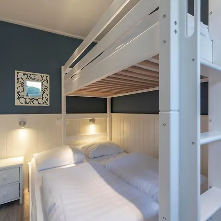 In Sint Maartenszee Near בית נופש Sint Maartensvlotbrug