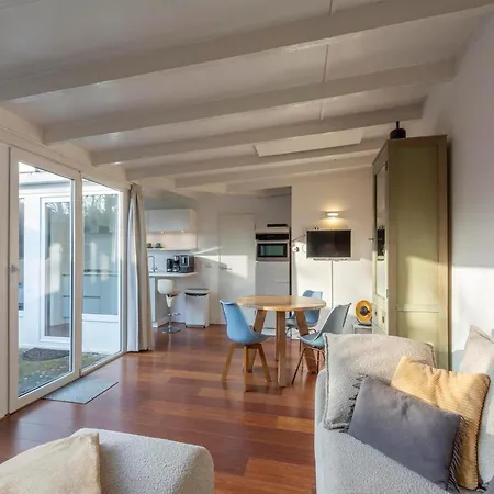 Stylish With A Large Garden Holiday home *
