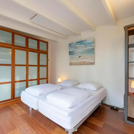 In Sint Maartenszee Near * Sint Maartensvlotbrug